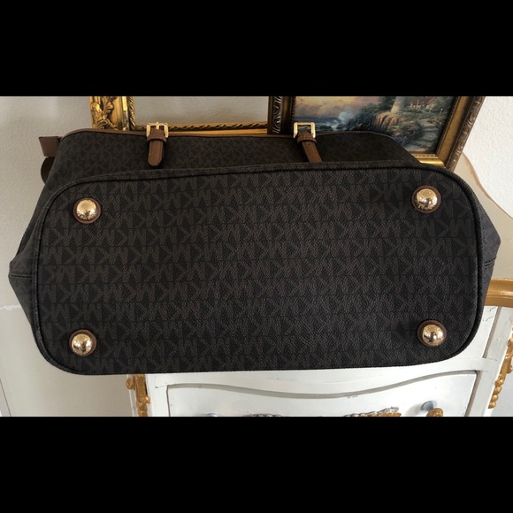 Handbag - Picture 6 of 8